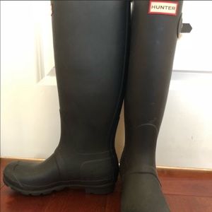 Tall black Hunter rain boots.